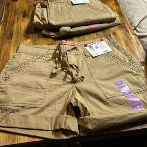 Union‎ Bay convertible shorts 8 inch to 5 inch women’s